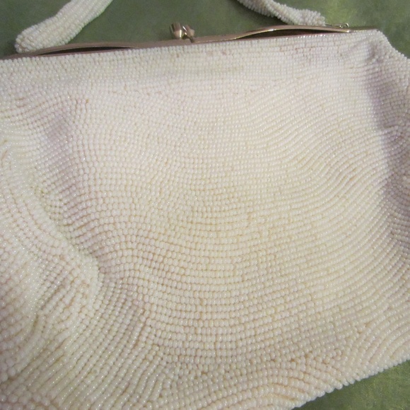 Broadway Exclusive White Sequined Floral Beaded Handbag MOP On Brass Frame - Picture 10 of 15